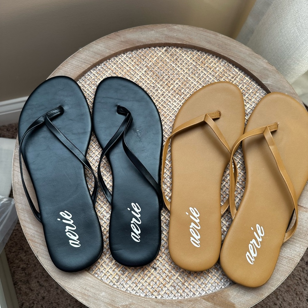 Aerie Women's Black and Tan Flip Flops NWT size 7